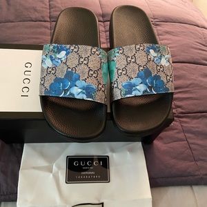 Beautiful inspired slides. Size 10.